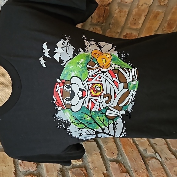 Buc-ee's Halloween Short sleeve Tee shirt size Small - Picture 2 of 8